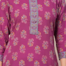 NAVYAAZRI Women Floral Printed Regular Sequinned Pure Cotton Kurta with Trousers image 5