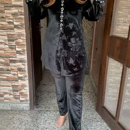 Sdc Collections Sequinned Round Neck Tunic & Trousers Co-Ords image 3