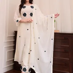 DIVASTRI Women White Viscose Rayon Kurta Sets With Dupatta image 2