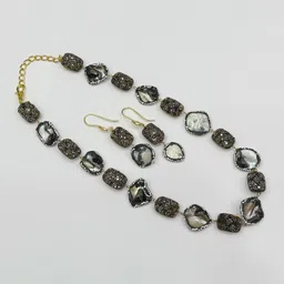 VANSHIKA JEWELS Gold Plated Beaded Jewellery Set image 2