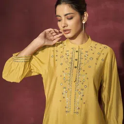 Kaftanize Embroidered Tunic & Trouser Co-Ords image 5