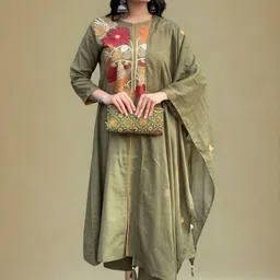 FAST FASHIONS Women Floral Embroidered A-Line Kurta with Trousers & Dupatta image 4