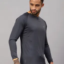 VECTOR X Men Solid Round Neck T-Shirt image 4