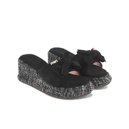Froh Feet Women Textured Platform Sandals with Bows image 4