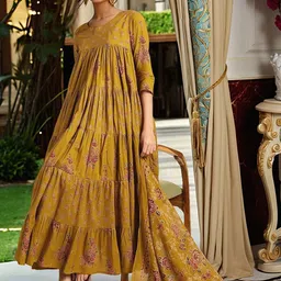 SZN Women Floral Printed Tiered Kurta with Trousers & With Dupatta image 3