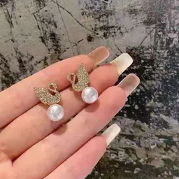 DressBerry Korean Gold-Plated Pearls Animal Shaped Studs image 4