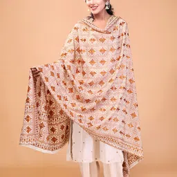 THE SHAWL STUDIO Star Palla Embroidered Phulkari Dupatta image 5
