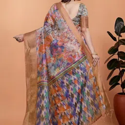 Tekson Women Printed Zari Saree image 4