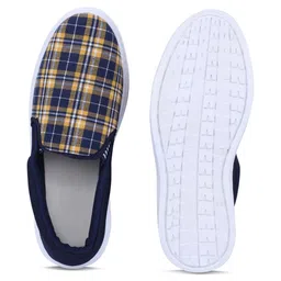 FABBMATE Boys Printed Slip-On Sneakers image 4