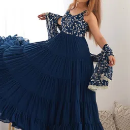 LEGEND WEAR Women Floral Embroidered Tiered Thread Work Kurta with Pyjamas & With Dupatta image 5