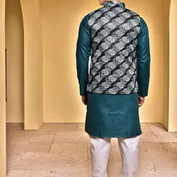 PRINTINDIA Men Solid Kurta with Trousers image 3