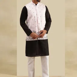 SOJANYA Men Floral Embroidered Cotton Kurta with Pyjama image 5