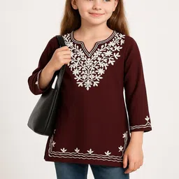 Naida Ethnic Motifs Embroidered V-Neck Thread Work Thread Work Kurti image 3