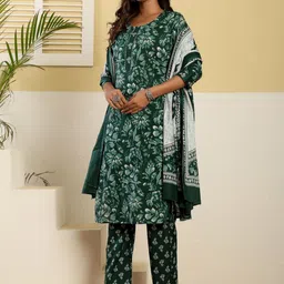 SHRIZA Women Floral Printed Cotton Kurta with Trousers & Dupatta image 3