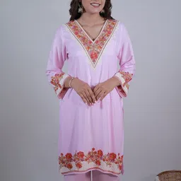 SIMROZ Women Floral Embroidered Regular Thread Work Kurta with Trousers image 4