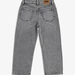 Tommy Hilfiger europe Boys Relaxed Fit Mid-Rise Light Fade Jeans image 3