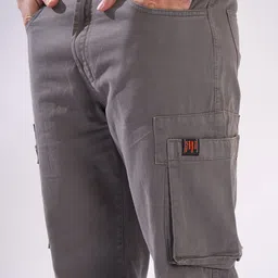 Bene Kleed Men Solid Mid-Rise Straight Fit Cargos Trousers image 5