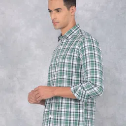 Crimsoune Club Men Smart Spread Collar Tartan Checked Cotton Slim Fit Casual Shirt image 3