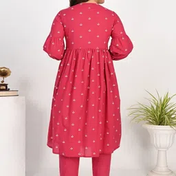 Vogue by Avantika Ethnic Motifs Printed V-Neck Pure Cotton Kurta With Trousers & Dupatta image 5