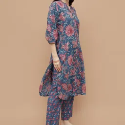 Melange by Lifestyle Women Floral Printed Regular Pure Cotton Kurta with Trousers image 2
