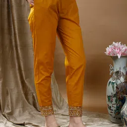 Berrylicious Bandhani Printed Zari Round Neck A-Line Kurta With Trousers & Dupatta image 3