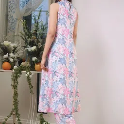 Aaghnya Women Floral Printed Regular Kurta with Palazzos image 3
