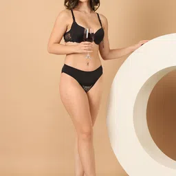 PrettyCat Medium Coverage Underwired Lightly Padded Plunge Bra image 4