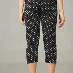 ddaspration Women Multicolor Capri image 2