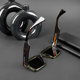 Voyage Unisex Square Sunglasses with Polarised and UV Protected Lens image 3