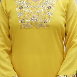 Navlik Women Floral Embroidered Kurta with Trousers & Dupatta image 3