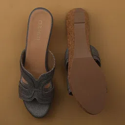 Ozuri Women Textured Wedge Sandals image 4