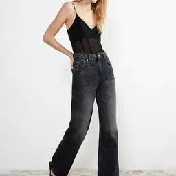 Trendyol Women Clean Look Light Fade Cropped Stretchable Jeans-picture-15