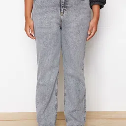Trendyol Women Mid Rise Clean Look Heavy Fade Pure Cotton Jeans-picture-18
