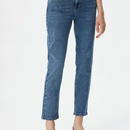 Koton Women Mid Rise Clean Look Light Fade Cropped Stretchable Jeans-picture-15