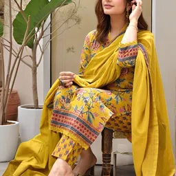 Aaghnya Floral Printed V-Neck Straight Kurta With Trousers & Dupatta image 3