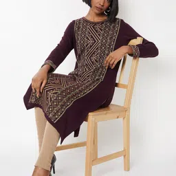 max Women Geometric Embroidered Straight Kurta-image-99