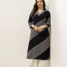 dressar Women Printed, Floral Print Viscose Rayon Straight Kurta image 3