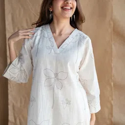 Tulip Eden Floral Printed V-Neck Straight Kurta With Trouser image 2