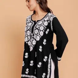 Sidhidata Floral Embroidered Kurti image 3