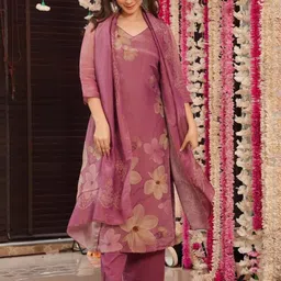 CaniBani Women Mauve Printed Silk Blend Kurta & Trousers With Dupatta image 2