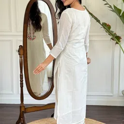 CaniBani Women Floral Embroidered Regular Thread Work Chanderi Silk Kurta with Trousers & With Dupatta image 5