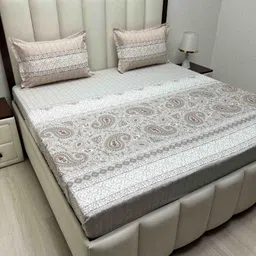 Pure Decor Lifestyle Green Printed Pure Cotton 380 TC King Bedsheet Set-2.74 m x 2.74 m-picture-11
