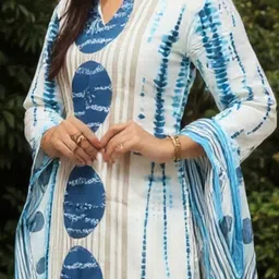 Indo Era Women Geometric Printed Cotton Kurta with Trousers & Dupatta image 4