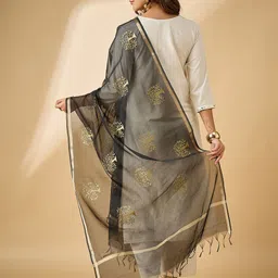 all about you Floral Embroidered Dupatta With Thread Work image 4