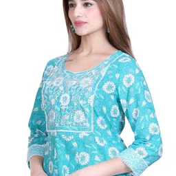 wool 4u Woollen 4U Women Floral Printed Kurta with Trousers & Dupatta image 2