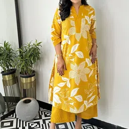 Previah Women Floral Printed Regular Kurta with Trousers image 3