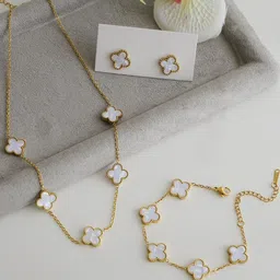 Designs & You Gold Plated Anti Tarnish Clover Jewellery Set image 5