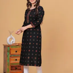 daevish k Women Floral Print Viscose Rayon Straight Kurta image 5