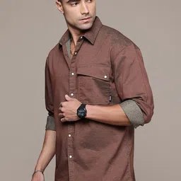 roadster Men Relaxed Fit Fit Solid Casual Shirt image 5