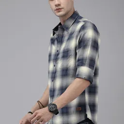 roadster Men Regular Fit Checkered Spread Collar Casual Shirt-picture-17